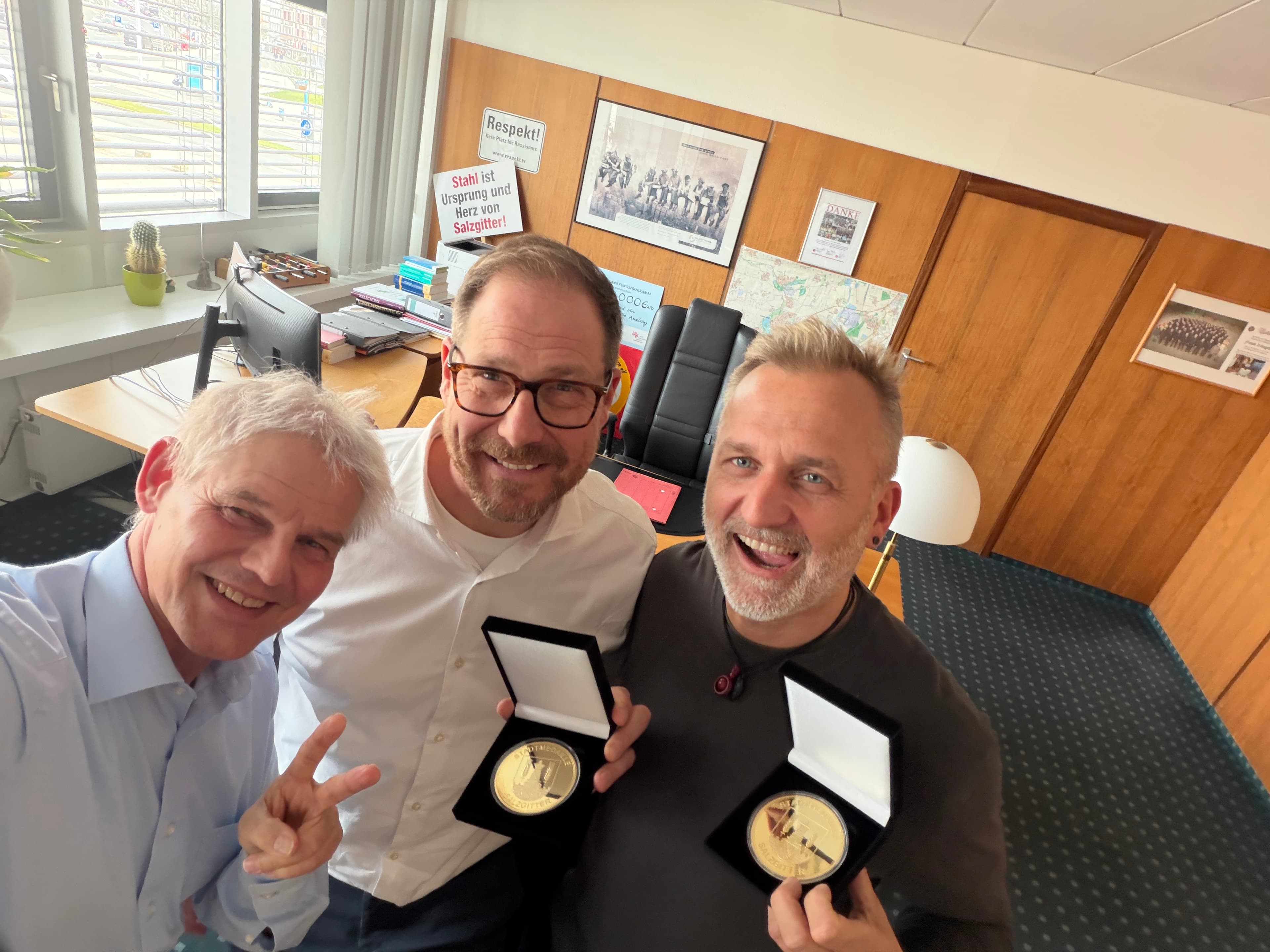 Verleihung der Stadtmedaille an die Salzgitteraner Kult-Punkrock-Band Nullbock André, Adrian, Peter und Damian